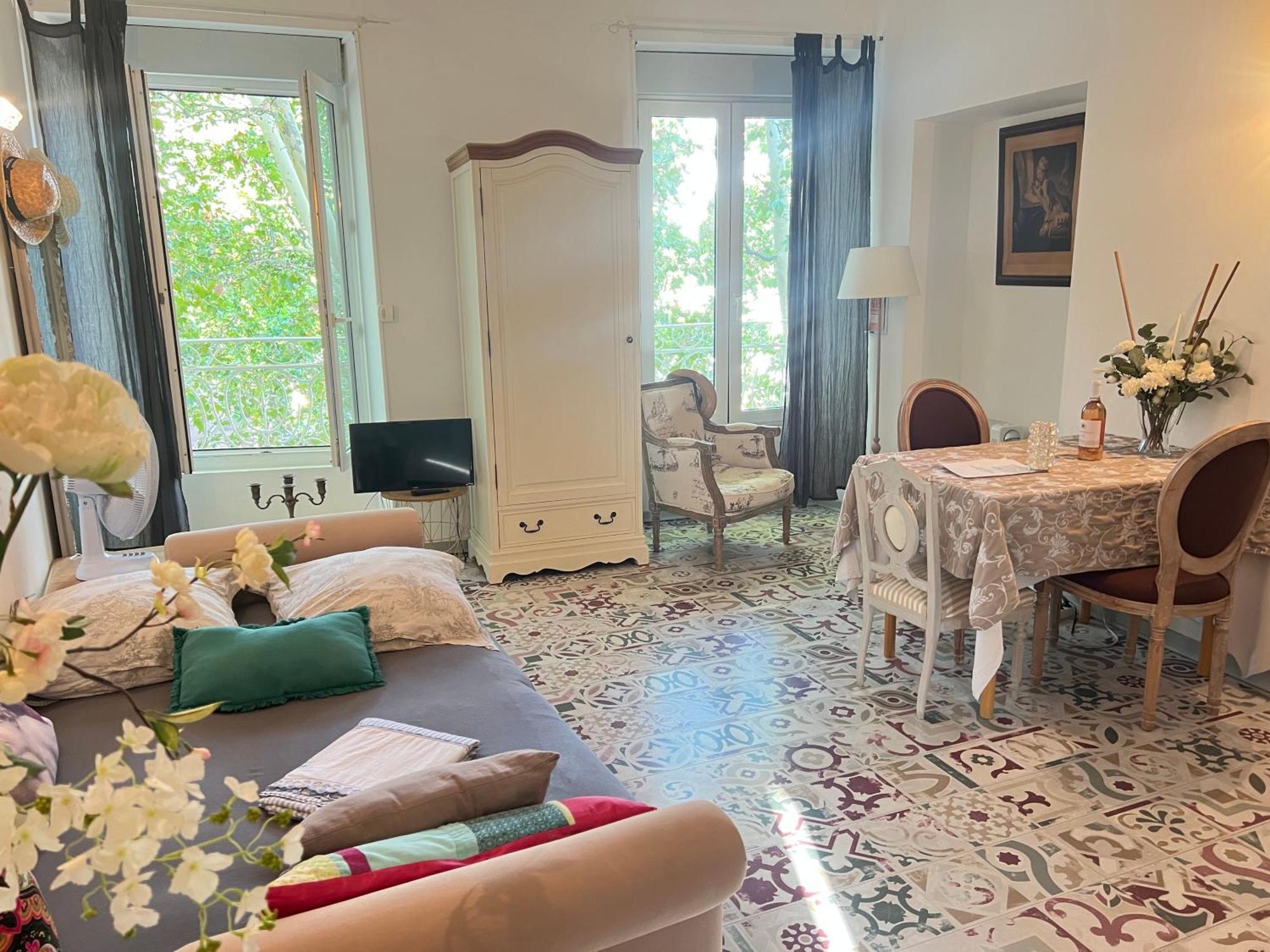 Apartment Les Coulisses De L'horloge - Wifi - 50 M Palais Des Papes Avignon